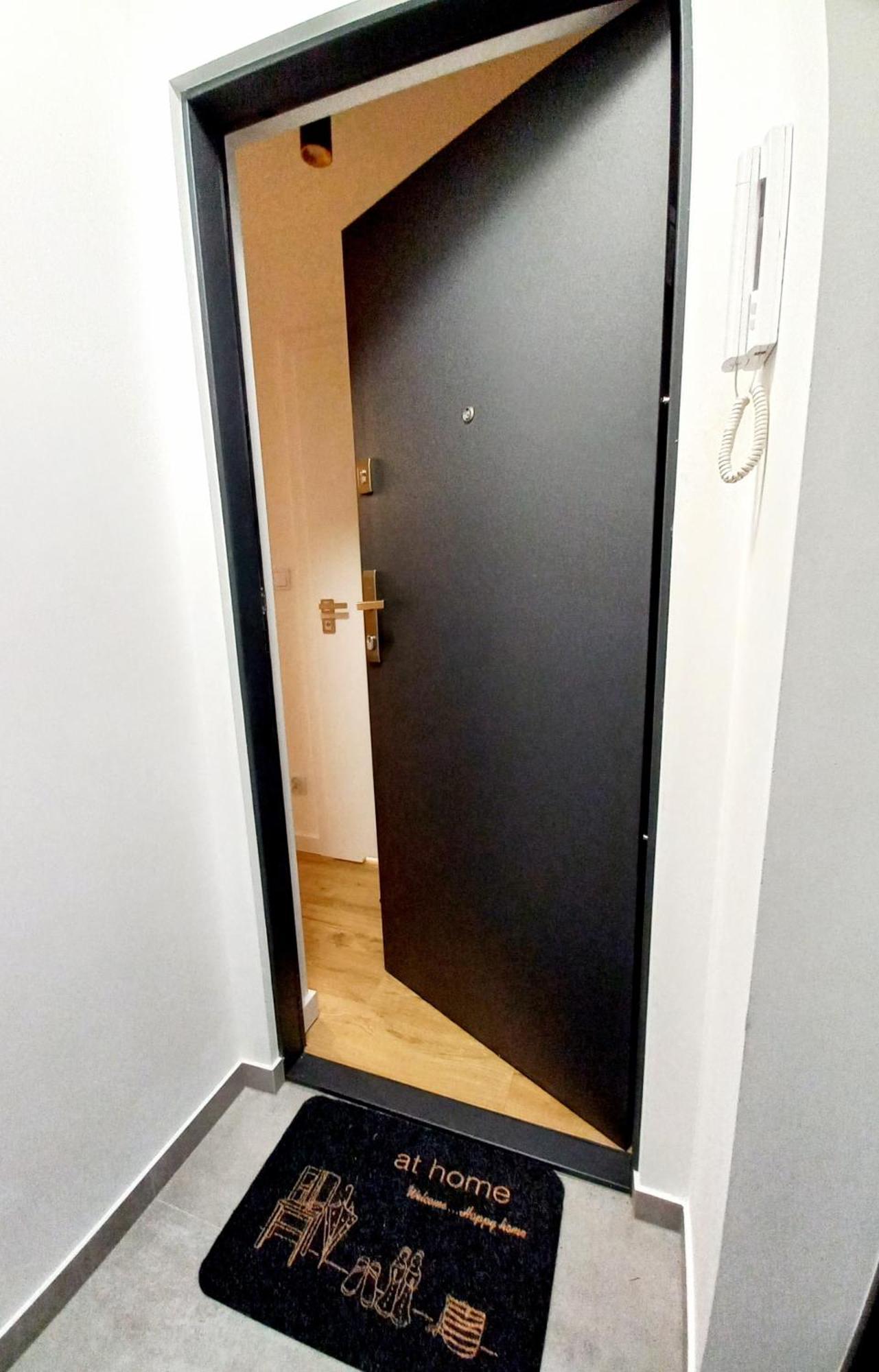 Neoapartments Lotnicza فروتسواف المظهر الخارجي الصورة